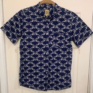 True Craft Men’s Navy Deer Skull Print Button Down Large Shirt.          3214